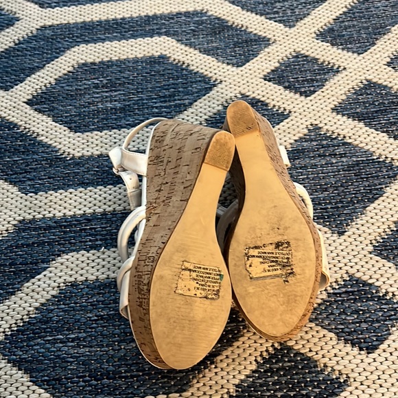 Shoedazzle white wedges size 6 - Picture 6 of 9